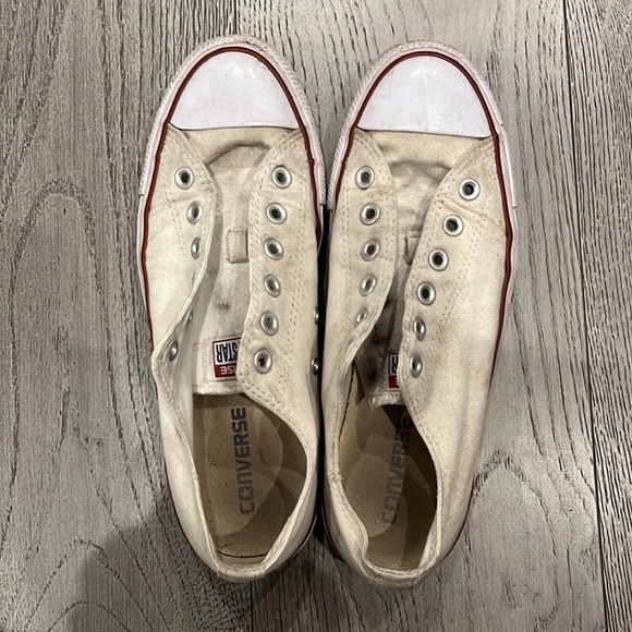 2 pairs of converses - Picture 2 of 5